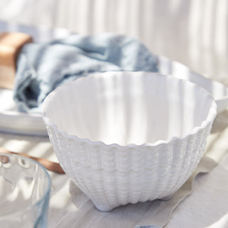Footed bowl, shell, 14 cm